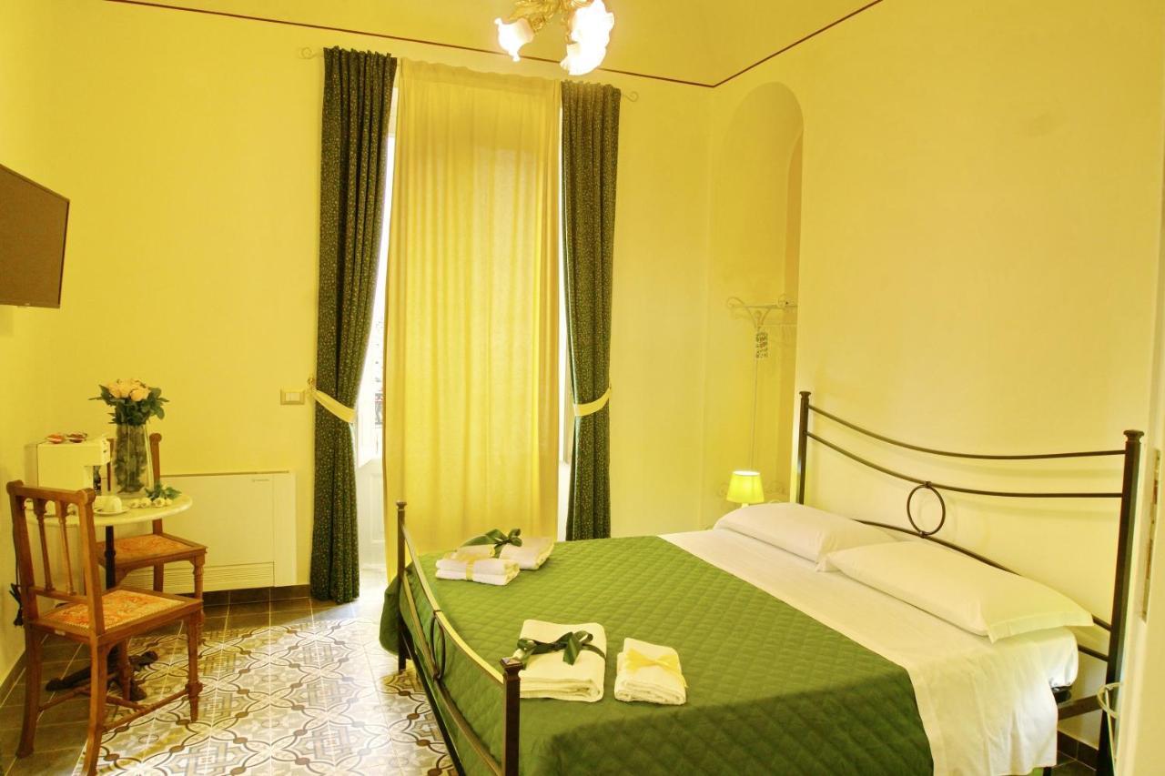 Domus Aurea Bed & Breakfast Montalbano Elicona Bagian luar foto