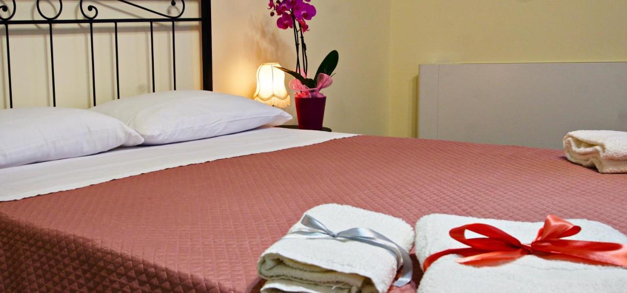 Domus Aurea Bed & Breakfast Montalbano Elicona Bagian luar foto