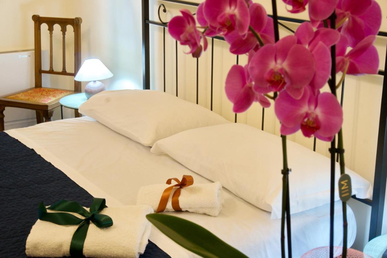 Domus Aurea Bed & Breakfast Montalbano Elicona Bagian luar foto