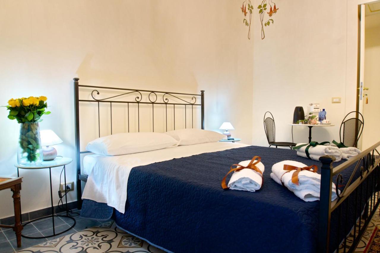 Domus Aurea Bed & Breakfast Montalbano Elicona Bagian luar foto