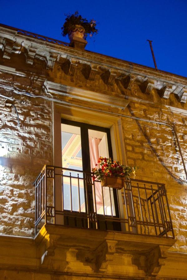 Domus Aurea Bed & Breakfast Montalbano Elicona Bagian luar foto