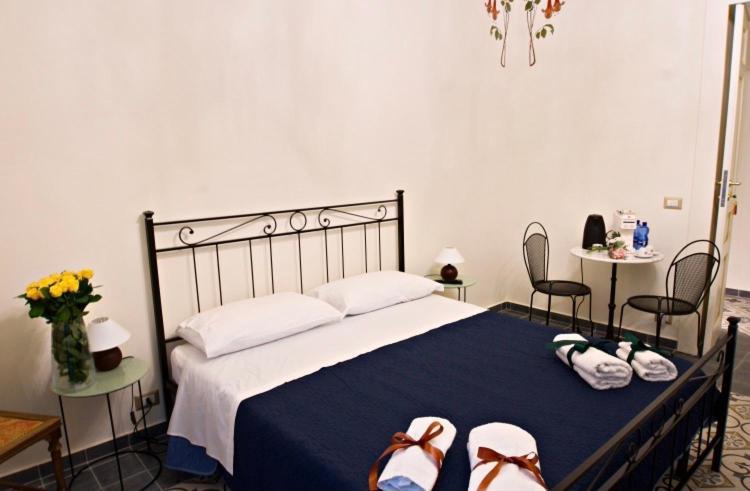 Domus Aurea Bed & Breakfast Montalbano Elicona Bagian luar foto